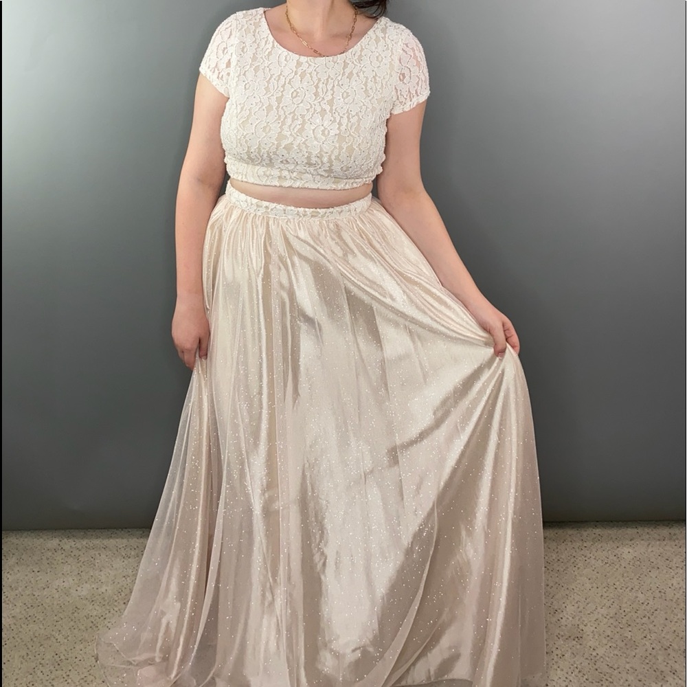 Two Piece Prom Dress Dillards Size 9 Cream Color